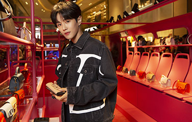 众星云集VALENTINO上海国金中心VSLING巴士限时概念店开幕式