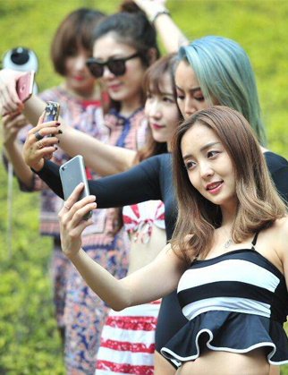 看秀、街拍，这就是你以为的“网红”生活吗？