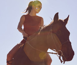 LONGCHAMP 2019年春季系列 KENDALL·JENNER倾情出演广告大片《驰骋》